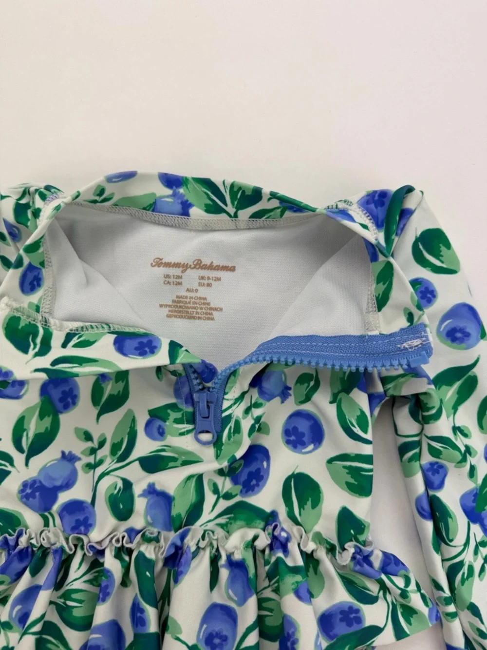 Tommy Bahama excellent no